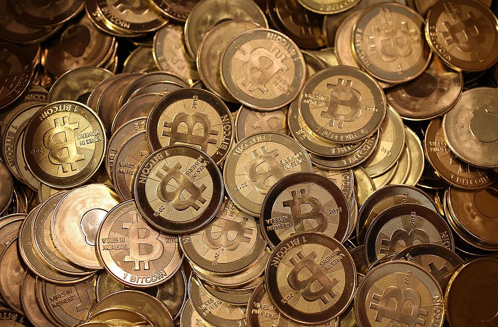 River infographic of net BTC flows as of Aug. 25, 2025: individuals out, firms/funds in